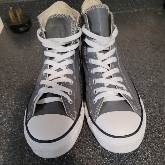 VINTAGE Converse leather high top chuck taylors - Picture 2 of 12